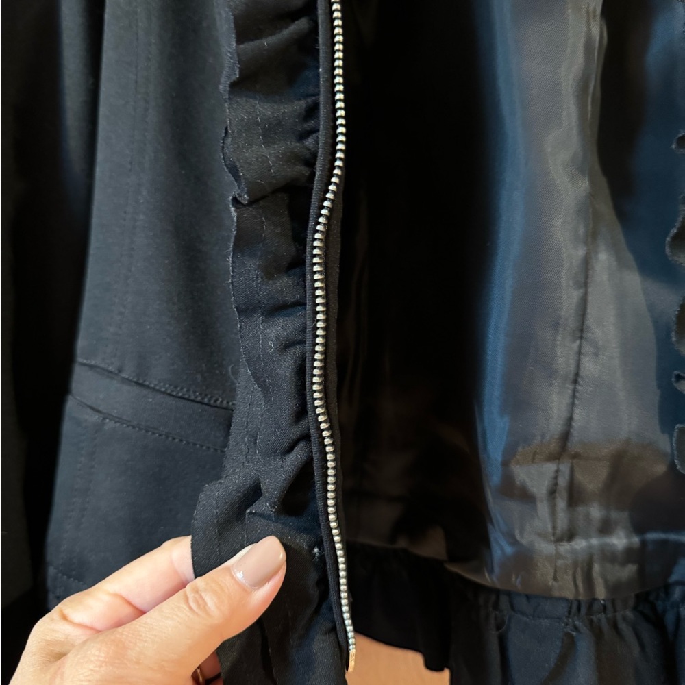 Lightweight ruffled jacket - Picture 4 of 9